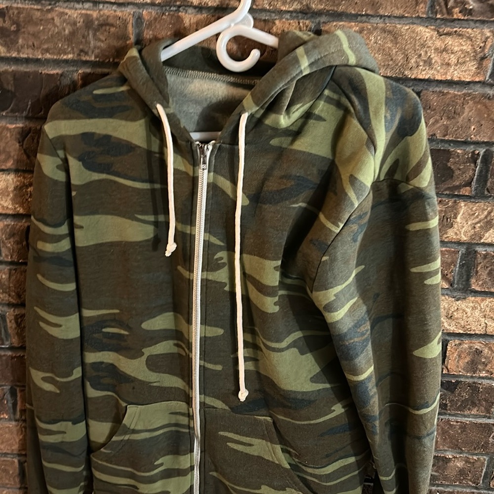 Camaflage jogging suit